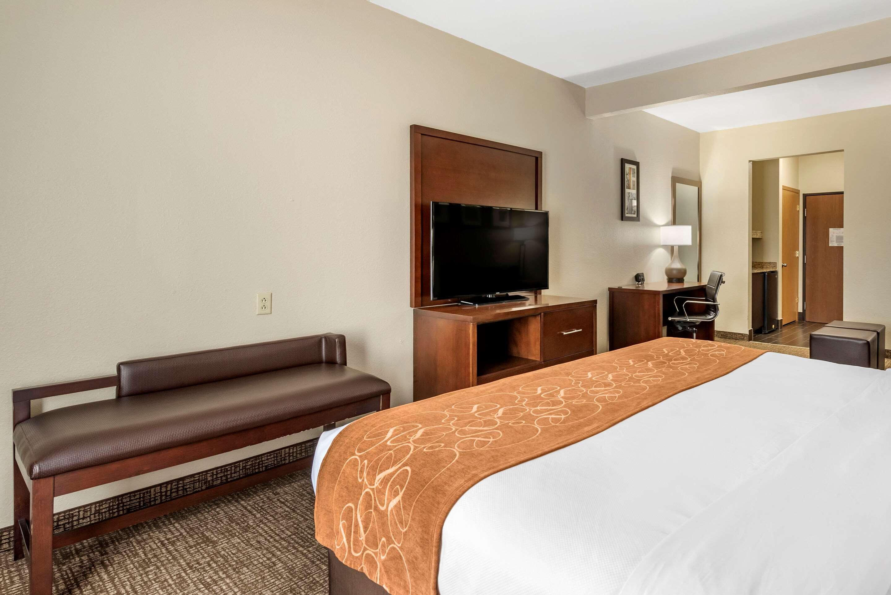 Comfort Suites Auburn Near I-69 Esterno foto