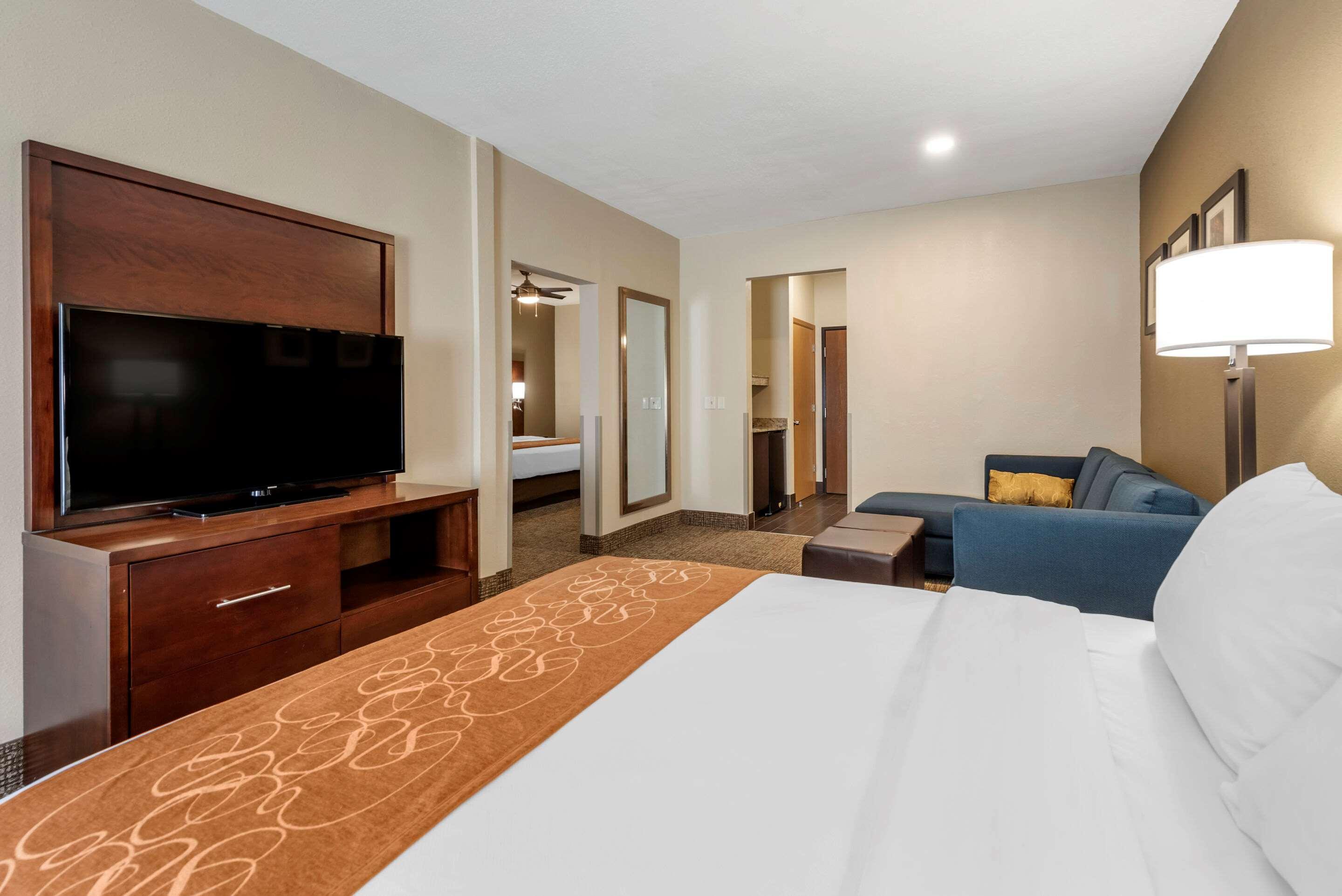 Comfort Suites Auburn Near I-69 Esterno foto