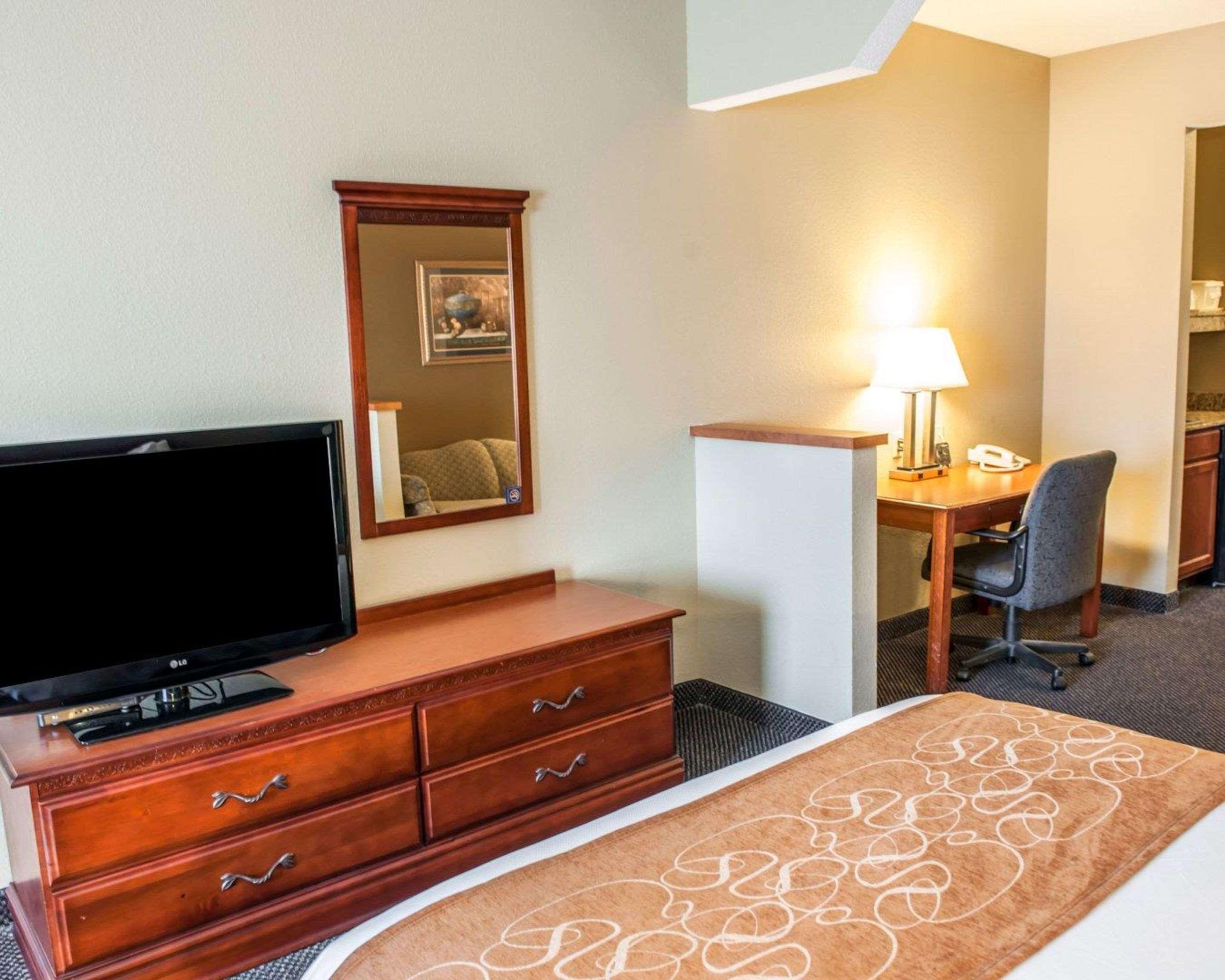 Comfort Suites Auburn Near I-69 Esterno foto